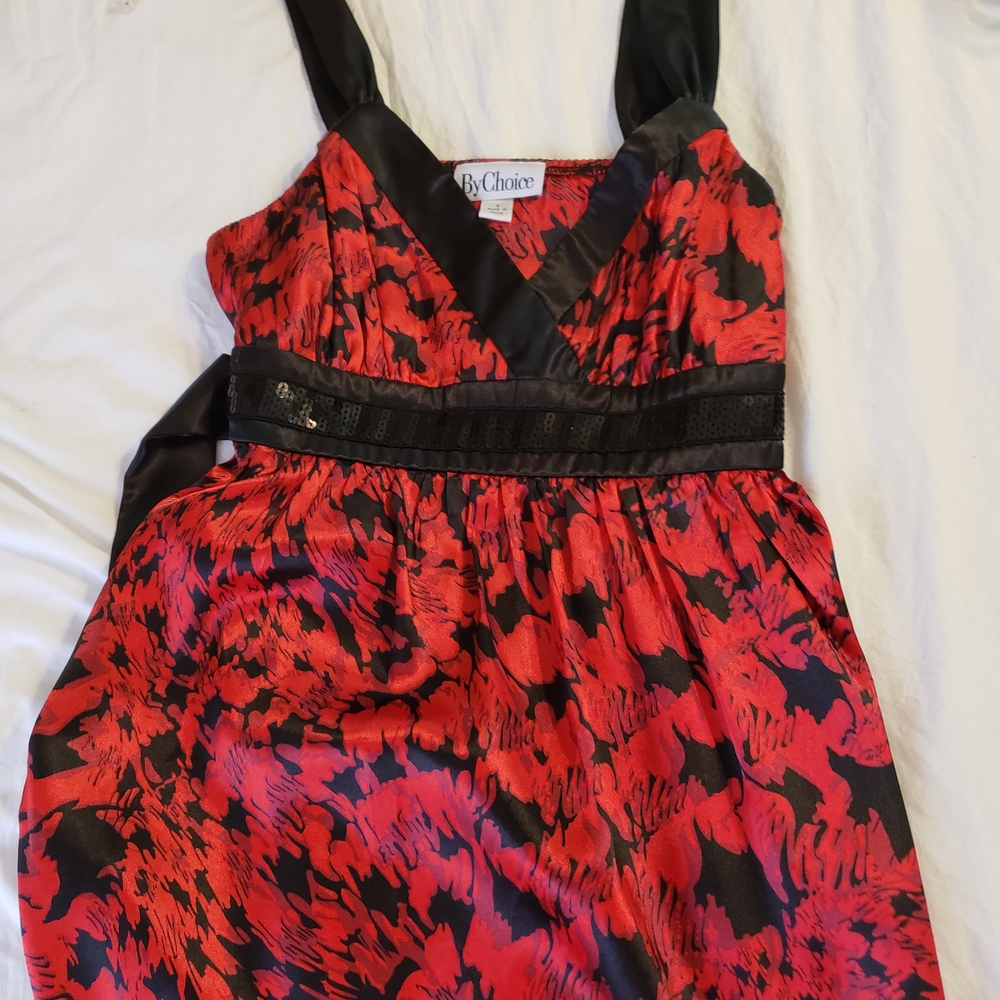 Red and Black Sleeveless Top